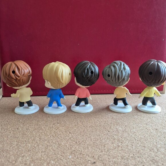 BTS Throwback Edition 2025 McDonald's Tiny Tan Figure Happy Meal Toy 5 pieces - Picture 3 of 5